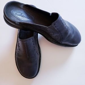 Clarks navy blue clog